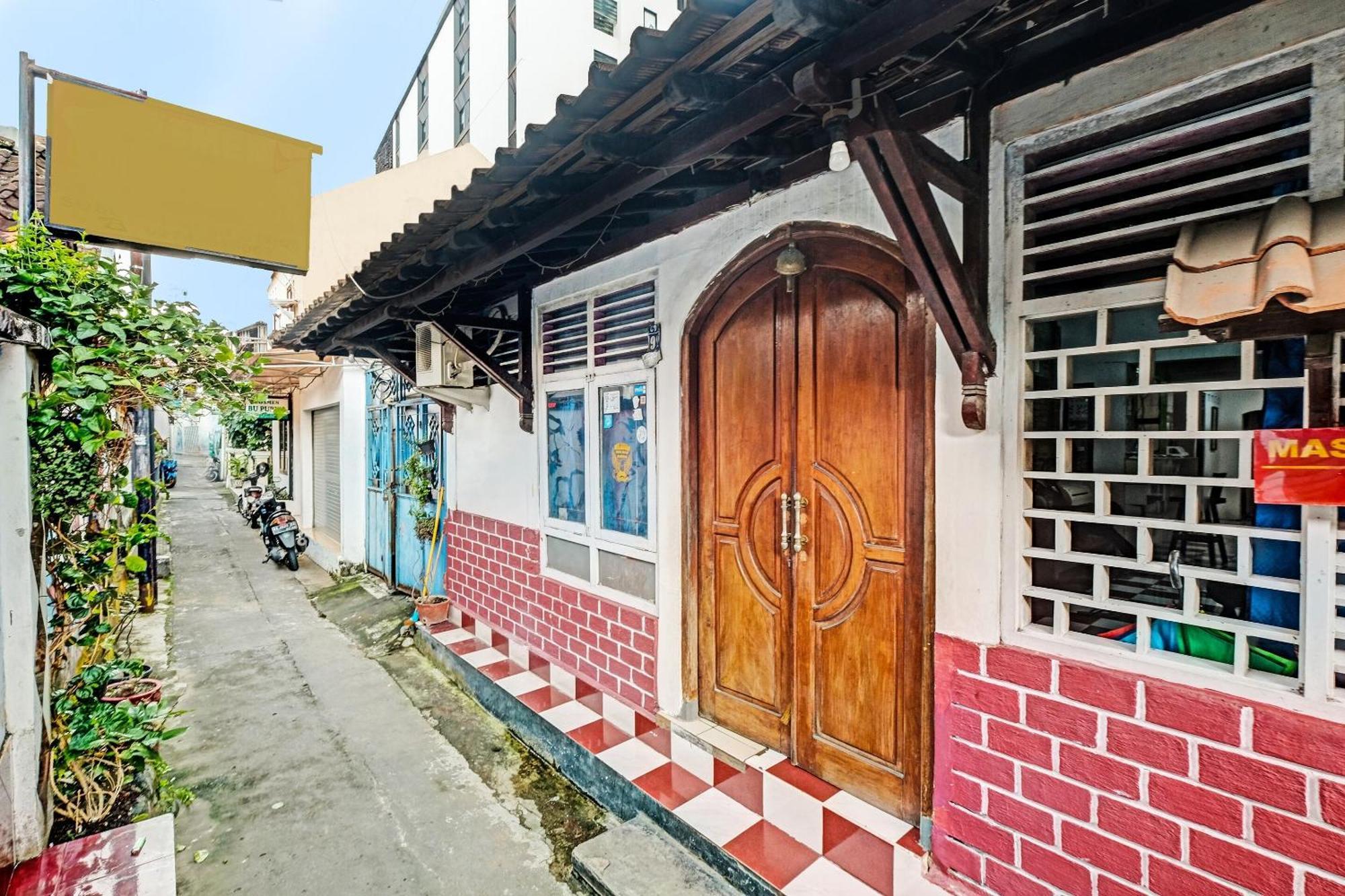 Spot On 91915 Homestay Superman ยอกยาการ์ตา ภายนอก รูปภาพ