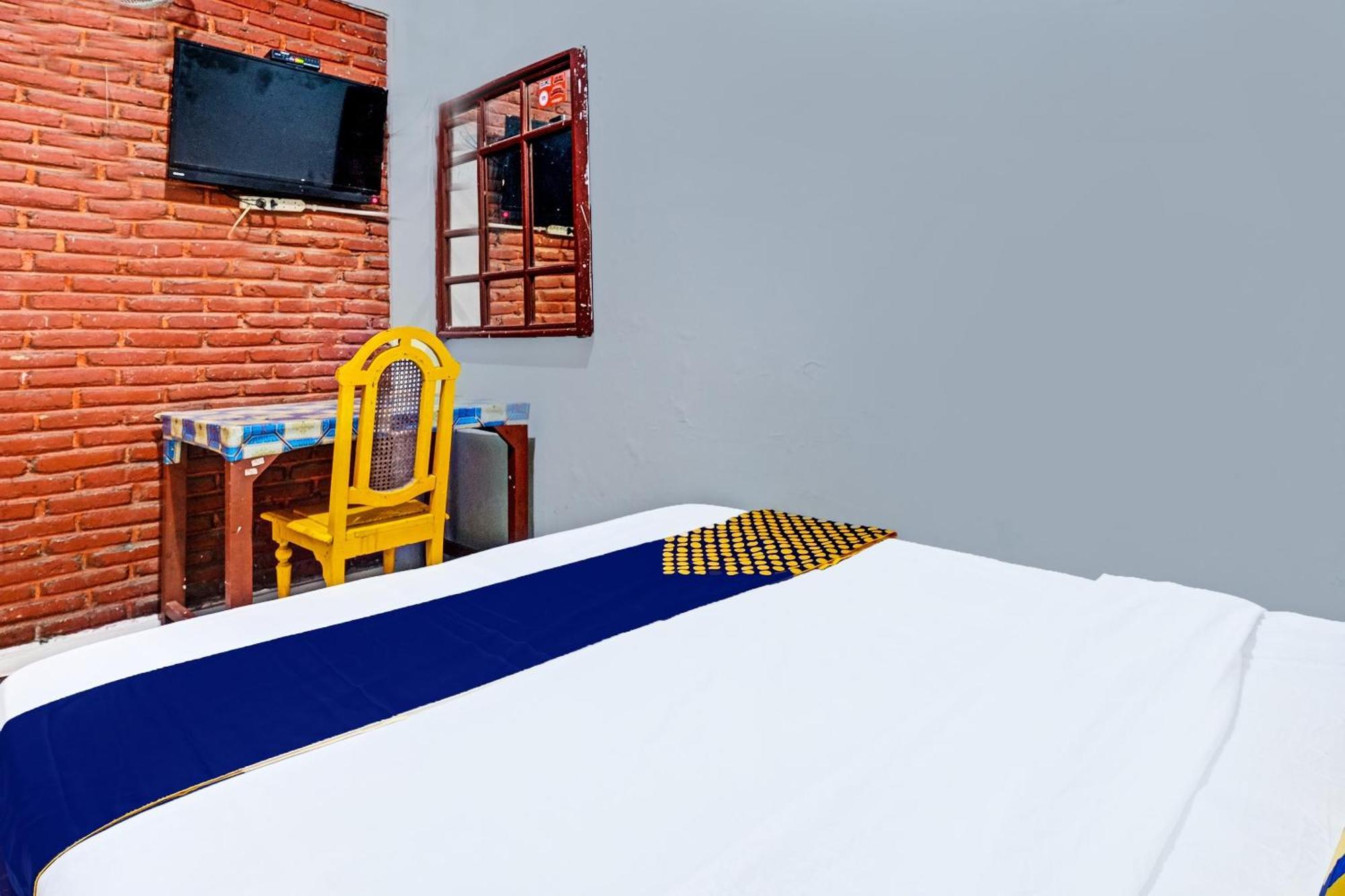 Spot On 91915 Homestay Superman ยอกยาการ์ตา ภายนอก รูปภาพ